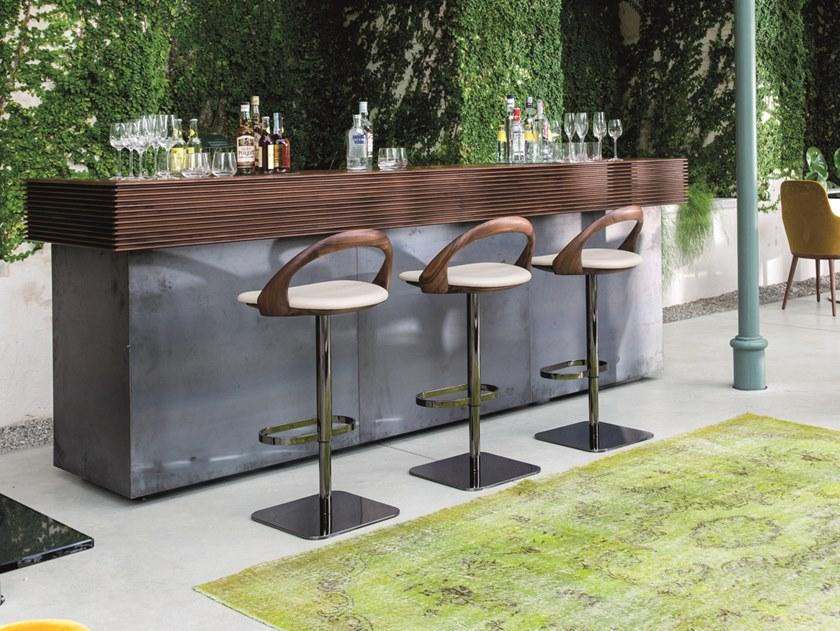 Porada Табурет металлический поворотный со спинкой из орехового дерева Iron sun-id-1432625 - Вид №2