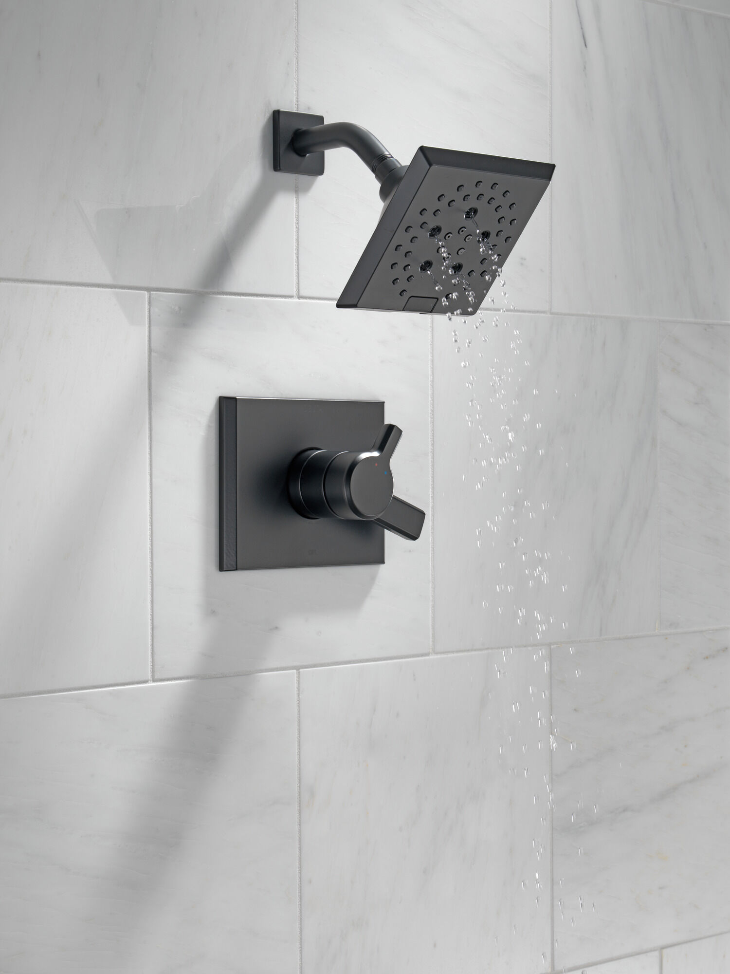 T17299-BL Накладка для душа Monitor® 17 серии H2Okinetic® Delta Faucet Pivotal Матовый черный  - Вид №12