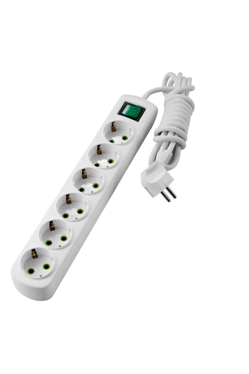 LETITIA Удлинитель с заземлением 6 входов, 3 метра с выключателем белый LEZARD 721-0603-602