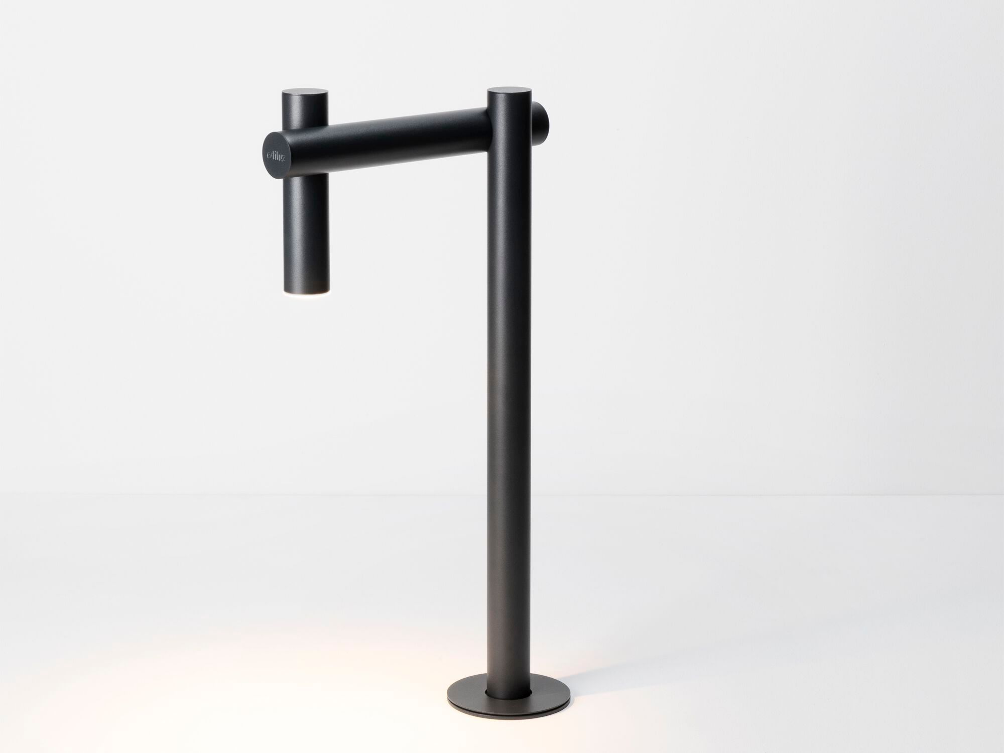 Металлическая напольная лампа Estiluz Tik ARCH-00094490 - Вид №1