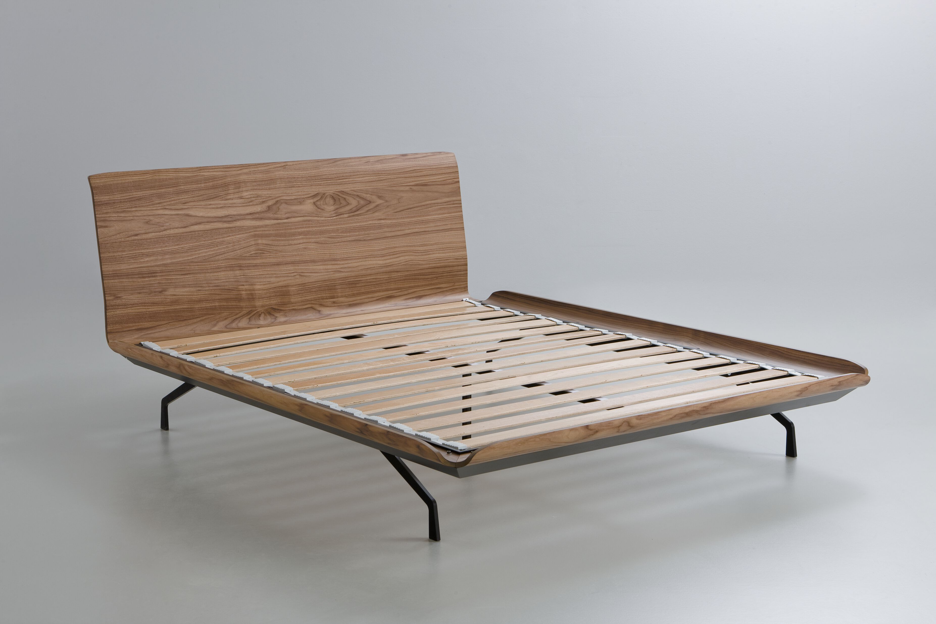 Двуспальная кровать с изогнутыми деревянными элементами isOnAir Bertoncini ARCH-00072243 - Вид №3