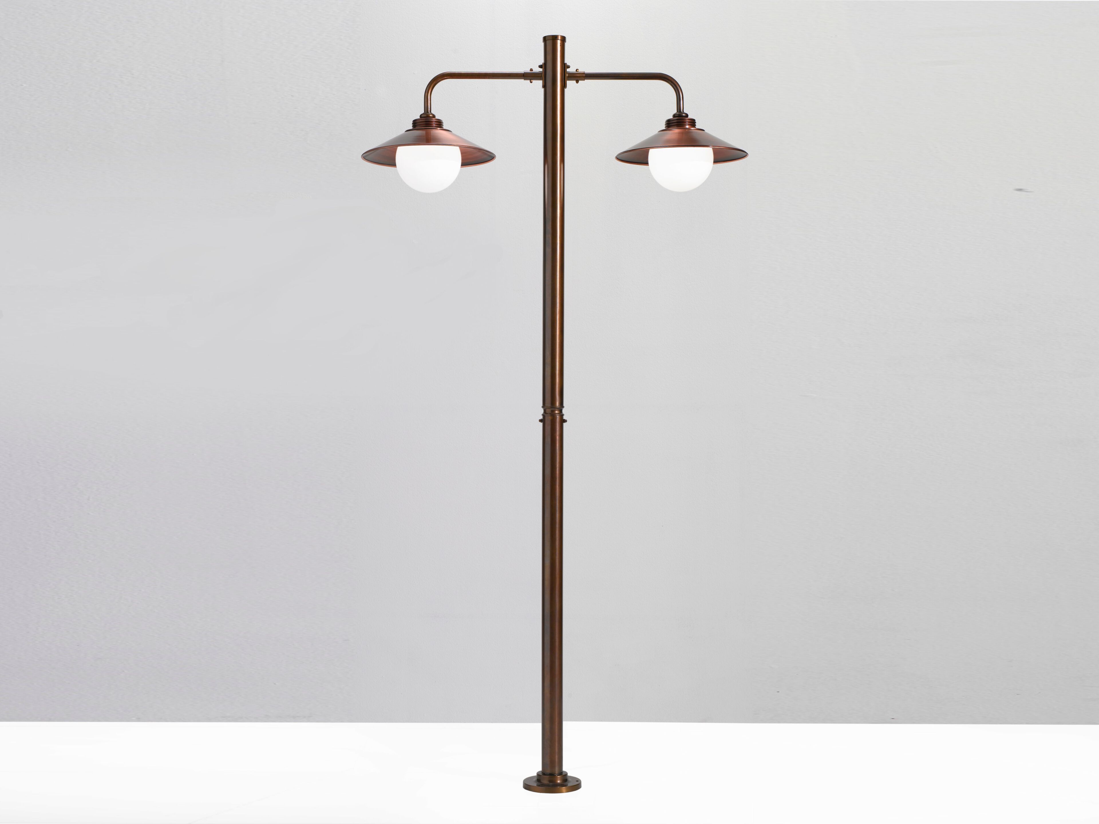 Латунный и медный светодиодный уличный фонарь для сада Cremasco Illuminazione Венецианская традиция ARCH-00075507