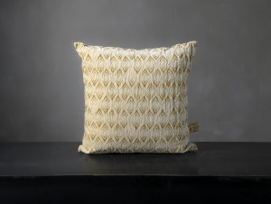 Бархатная квадратная подушка