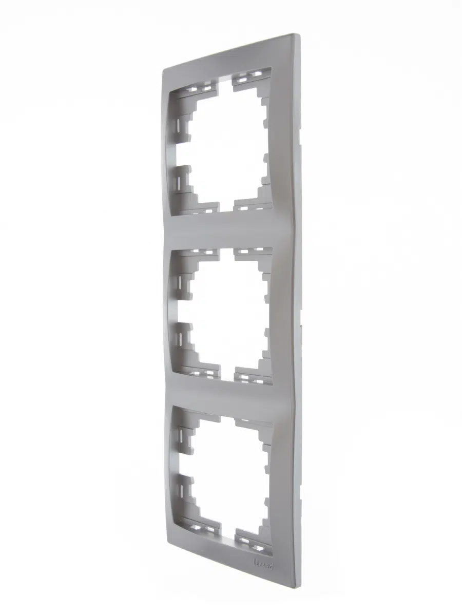 MIRA Рамка 3-ая вертикальная серебро LEZARD 701-1010-153 - Вид №1