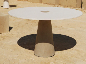 Каменный стол Лечче