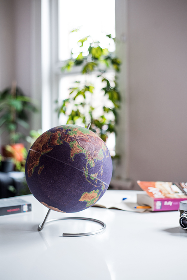 SK CORKGLOBE3 Глобус цветной colour большой Suck UK  - Вид №18