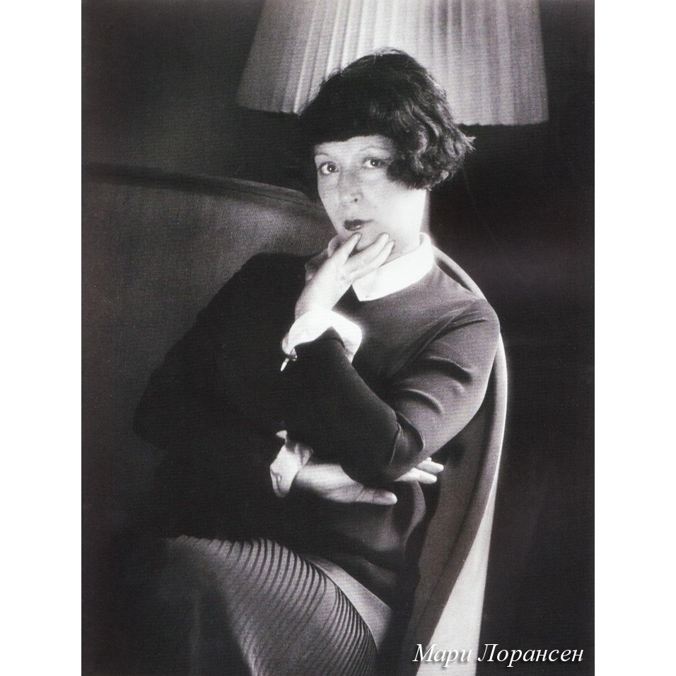 896518920_2628 Картина «Девочка в красном платье и лентой в волосах» (холст, галерейная натяжка) Object Desire  - Вид №3