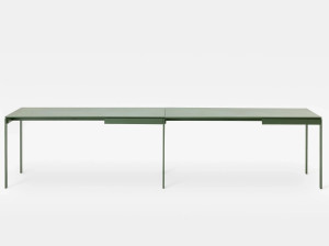 Многострочный металлический стол с системой кабельной втулки