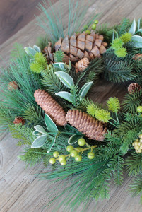 2007 883 a3 Искусственный венок 'ель / ягоды / шишки', ø 45 см, зеленый H-andreas