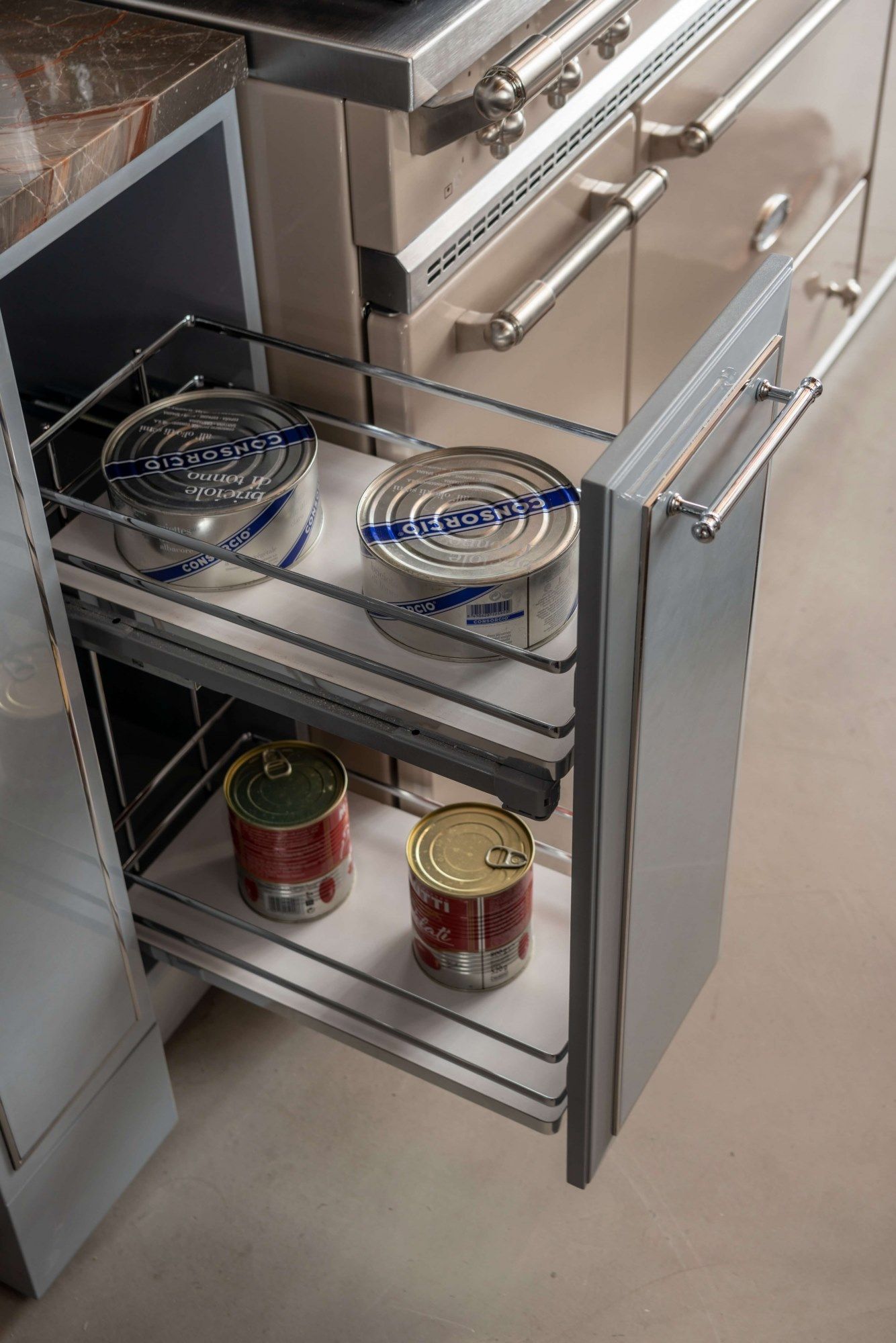 Кухня из эвкалипта с ручками на заказ с полуостровом Martini Interiors эссенция ARCH-00072314 - Вид №6