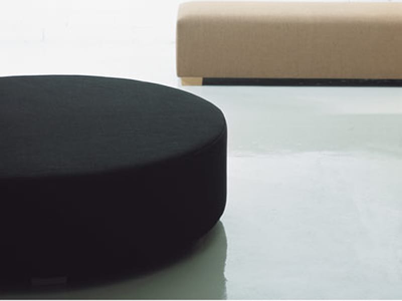 Изогнутая мягкая скамья Woodnotes ROUND BENCH ARCH-00089261