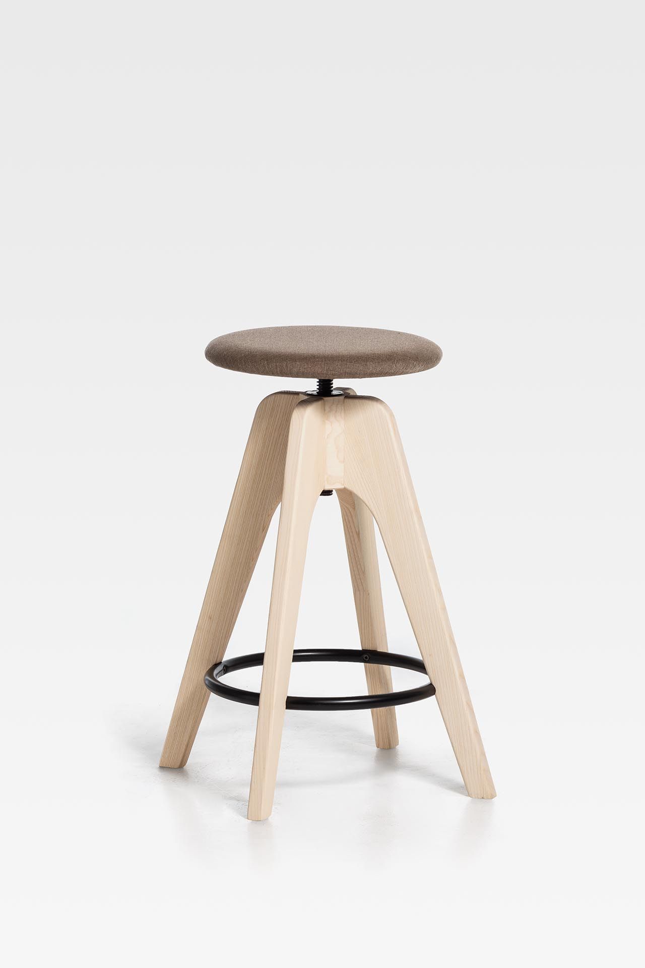 Регулируемая по высоте деревянная табуретка с мягким сиденьем SIPA Tommy ARCH-00150891 - Вид №3