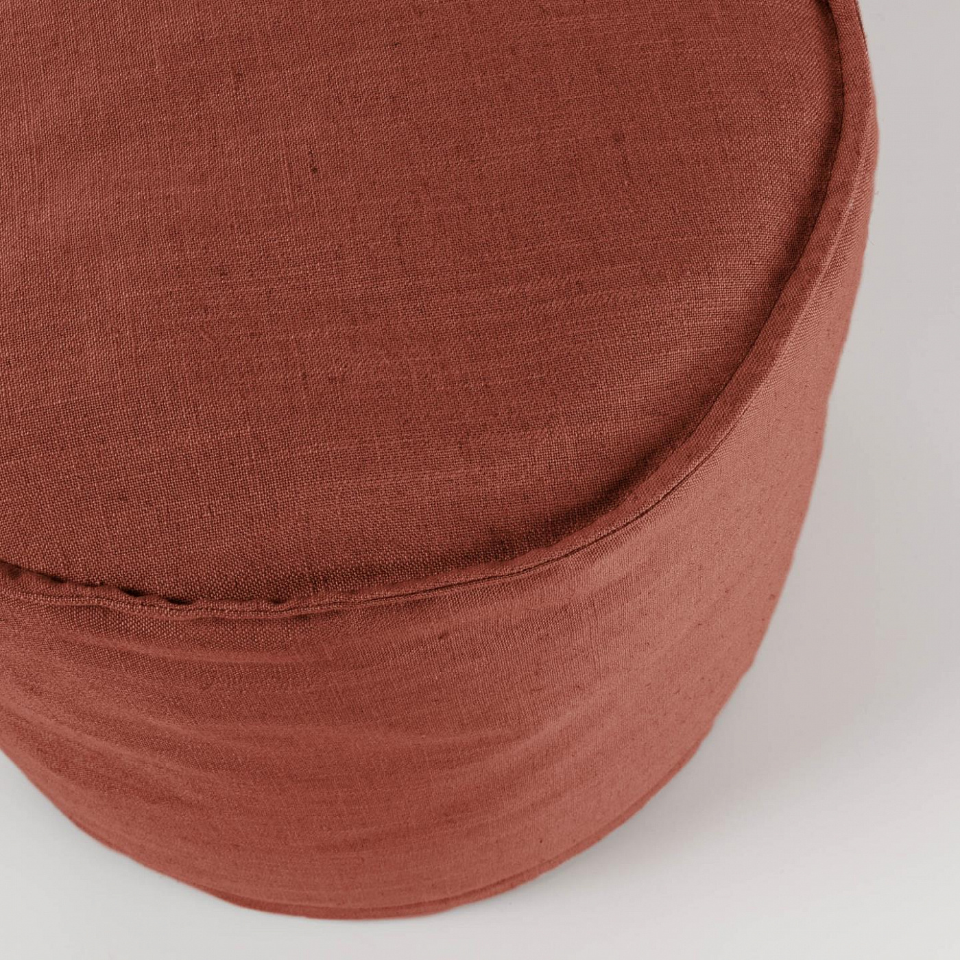 082584 Пуф Ø 42 см бордовый La Forma Maelina 