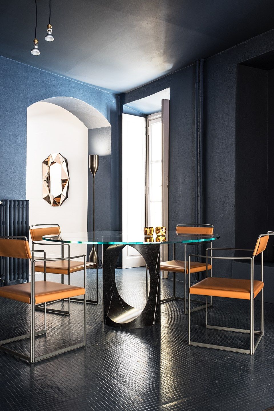 Стул из окрашенной стали и кожи с подлокотниками EPÒNIMO New Outline ARCH-00018160 - Вид №2