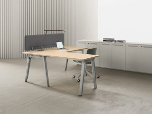 Угловой стол из меламина и металла