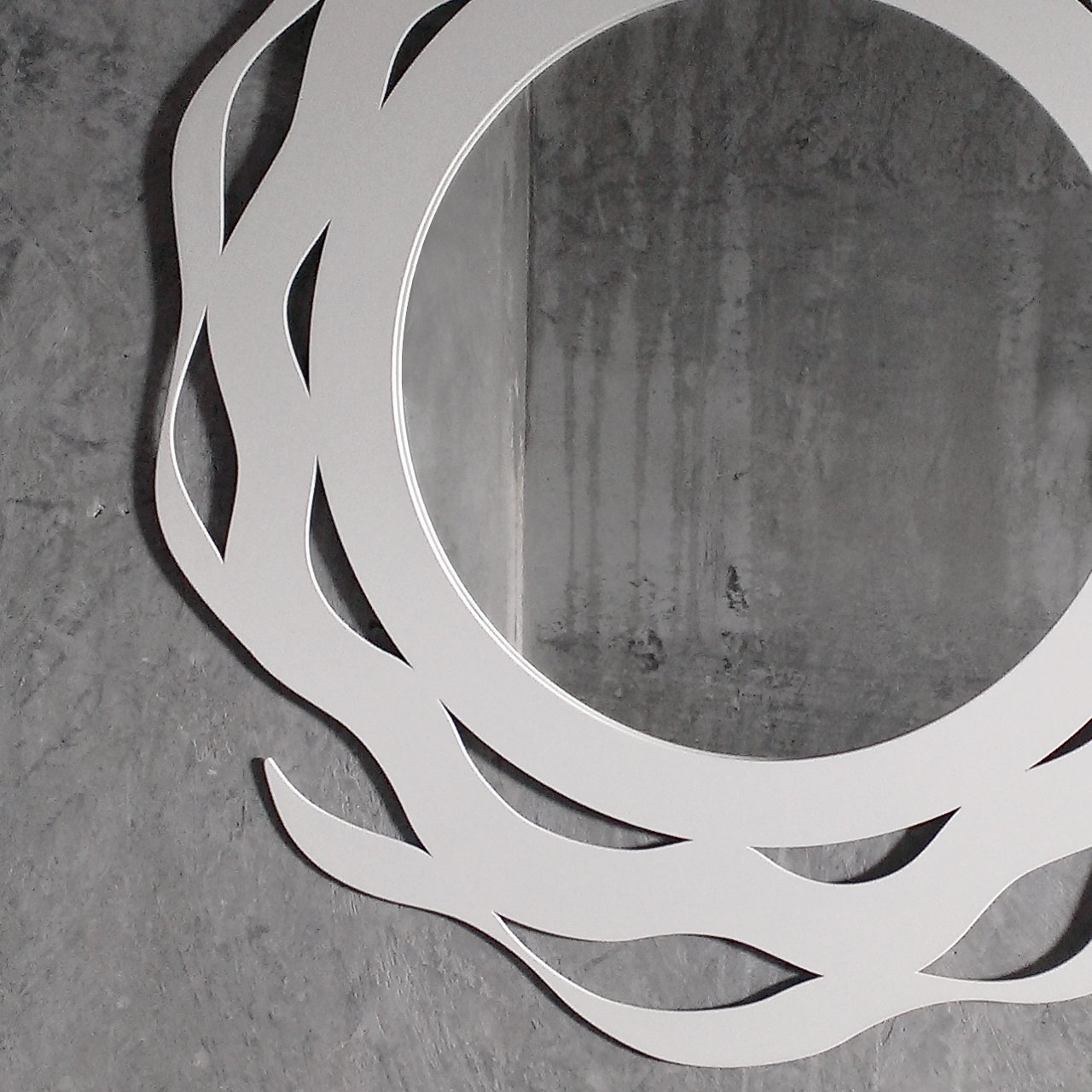 Зеркало круглое в белой волнистой раме Splash BONESSI НАСТЕННОЕ ЗЕРКАЛО 049444 Белый  - Вид №1