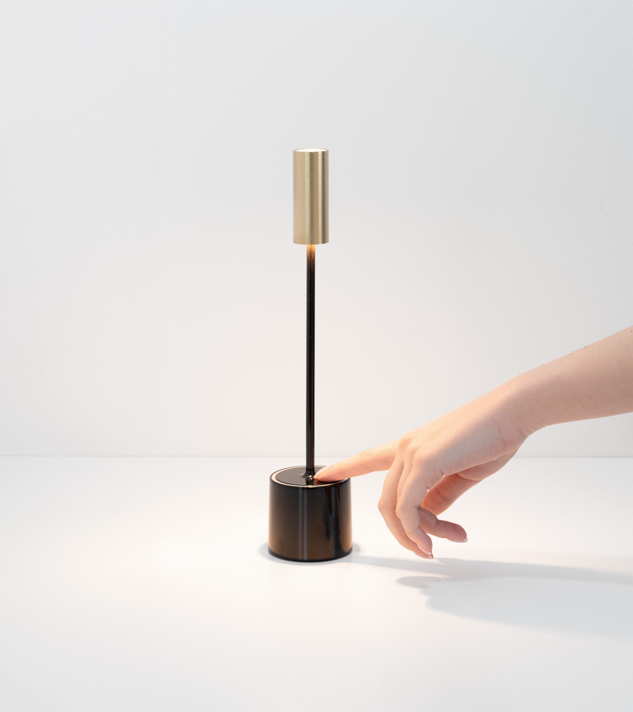 Алюминиевая аккумуляторная настольная лампа Zafferano CAROLINA ARCH-00068568 - Вид №14