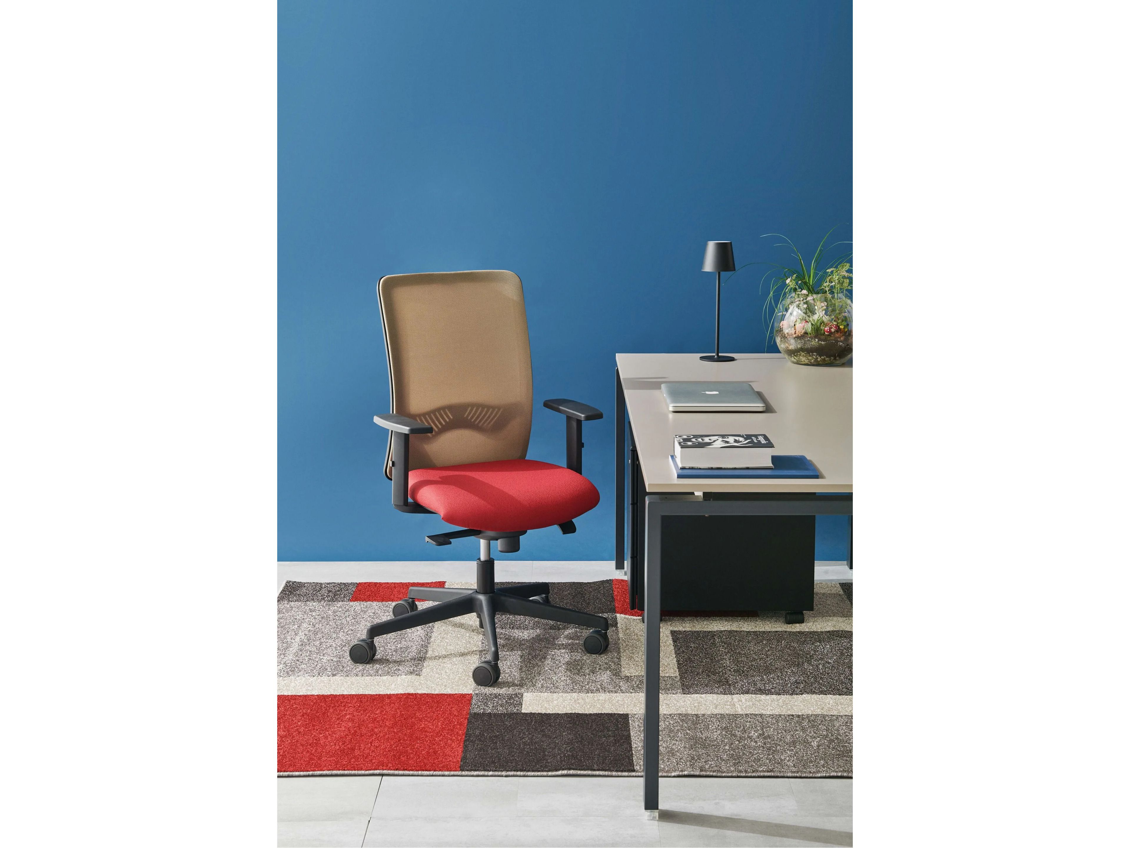 Сетчатое регулируемое по высоте офисное кресло с подлокотниками AP Factor Cody ARCH-00062934 - Вид №7