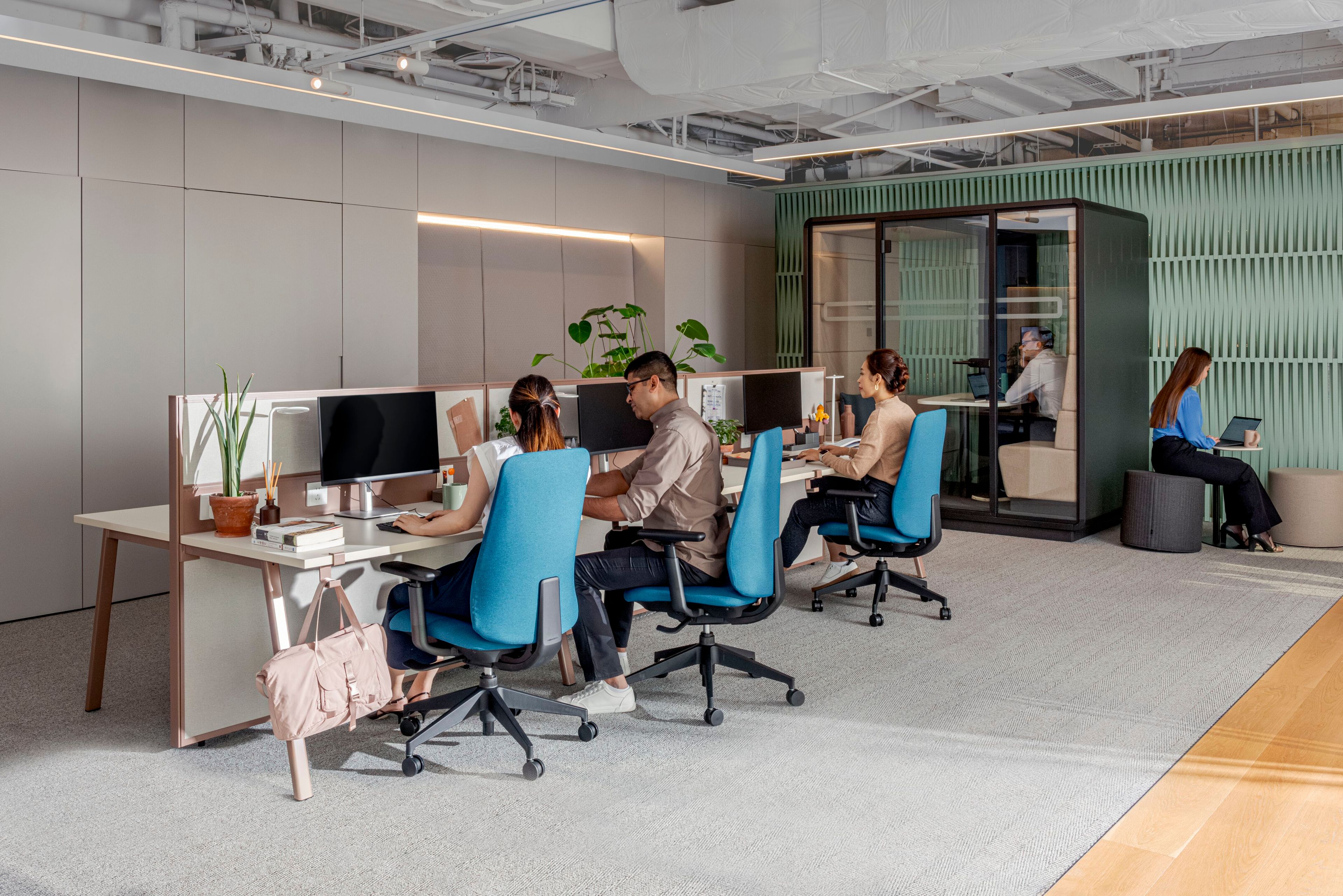 Многосекционная рабочая станция из меламина с разделительными панелями Haworth Intuity ARCH-00032295 - Вид №2