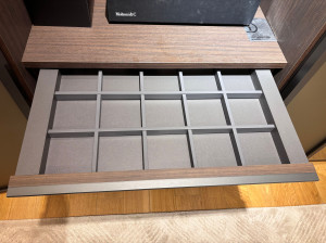 Набор лотков для предметов и выдвижная подставка для брюк для шкафов