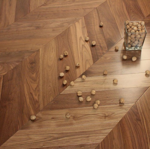 Паркет Ёлка Marco Ferutti Louvre Американский Орех Европейский (Грецкий) Любая на выбор (Гладкая) 400х70 мм 2600700106 - Вид №4