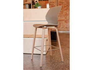 Деревянный офисный стул с подставкой для ног и спинкой