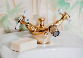 Gentry Home Смеситель для раковины от центра к центру 2 отверстия под смеситель 200 мм Chelsea Темный никель GH101195 - Вид №1