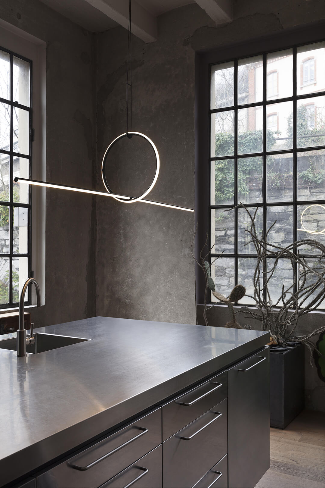 Flos ARRANGEMENTS LINE F0401030 черный подвесной светильник 116914 - Вид №3