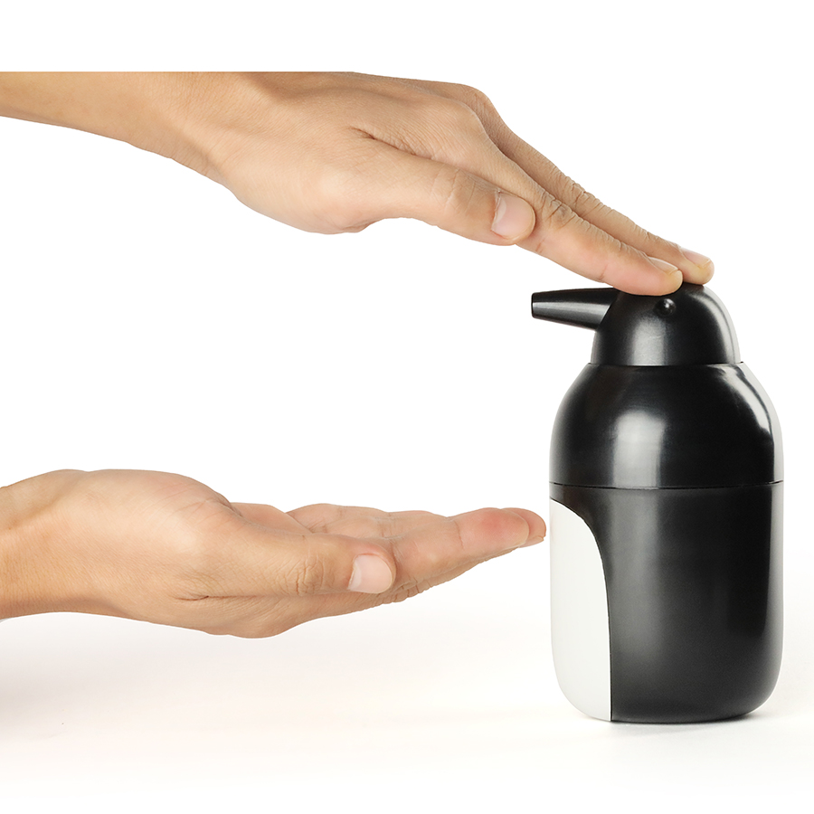 QL10351-BK-WH Диспенсер для мыла penguin, черно-белый Qualy  - Вид №4