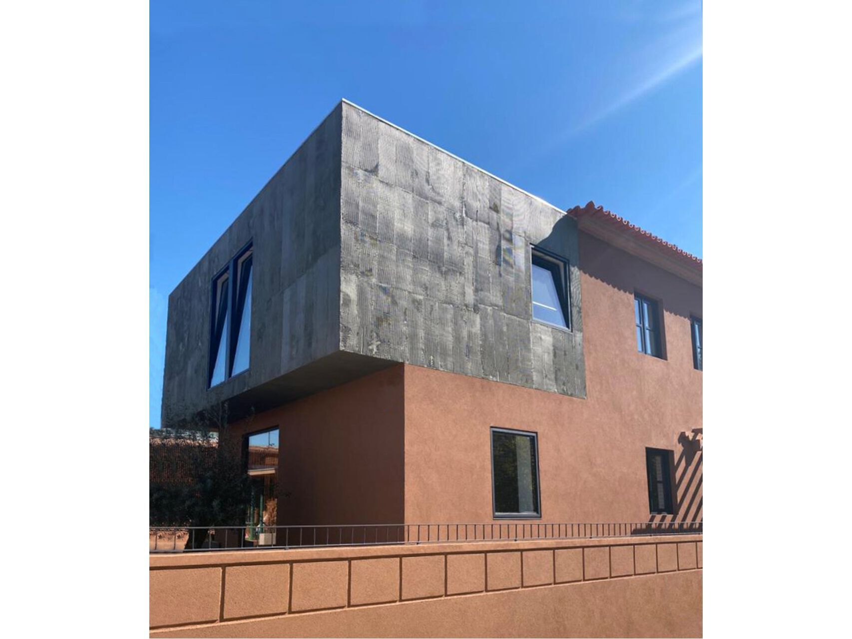 Окно с откидной створкой из закаленного стекла panoramah! AH! TILT & TURN ARCH-00126084 - Вид №2