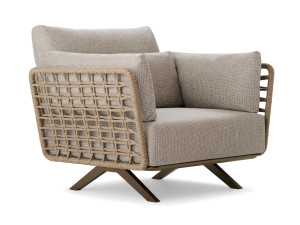 Плетеное кресло с полиэфирной веревкой и подлокотниками