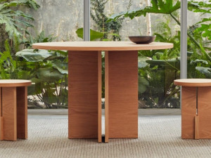 Круглый дубовый садовый стол