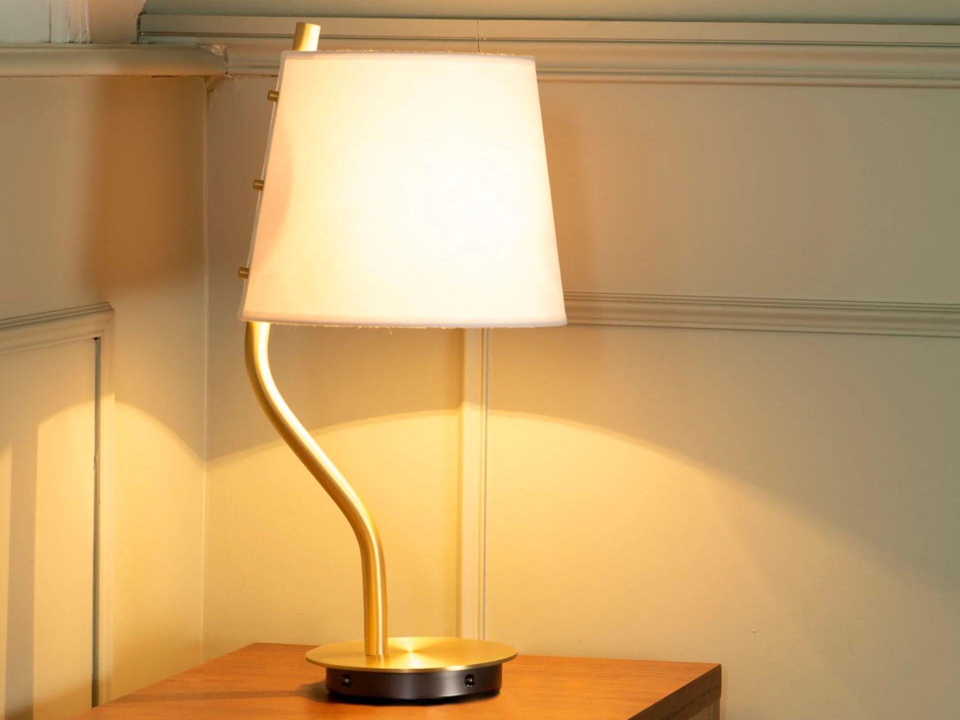 Латунная настольная лампа CVL Luminaires Couture ARCH-00066450 - Вид №4