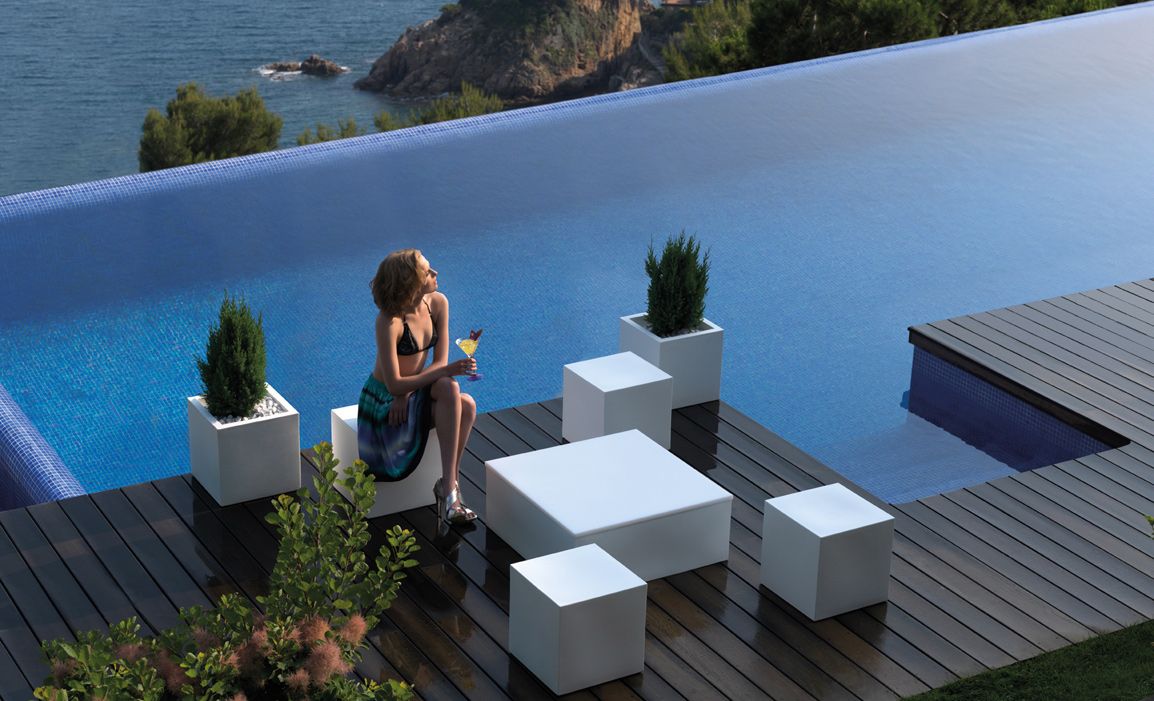 007699 Столик Jut Vondom Quadrat