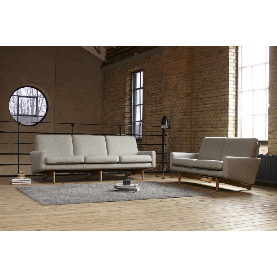 Диван трехместный Egsmark с мягкими подлокотниками, лакированный дуб, коричневый Kragelund 20003202801 - Вид №1