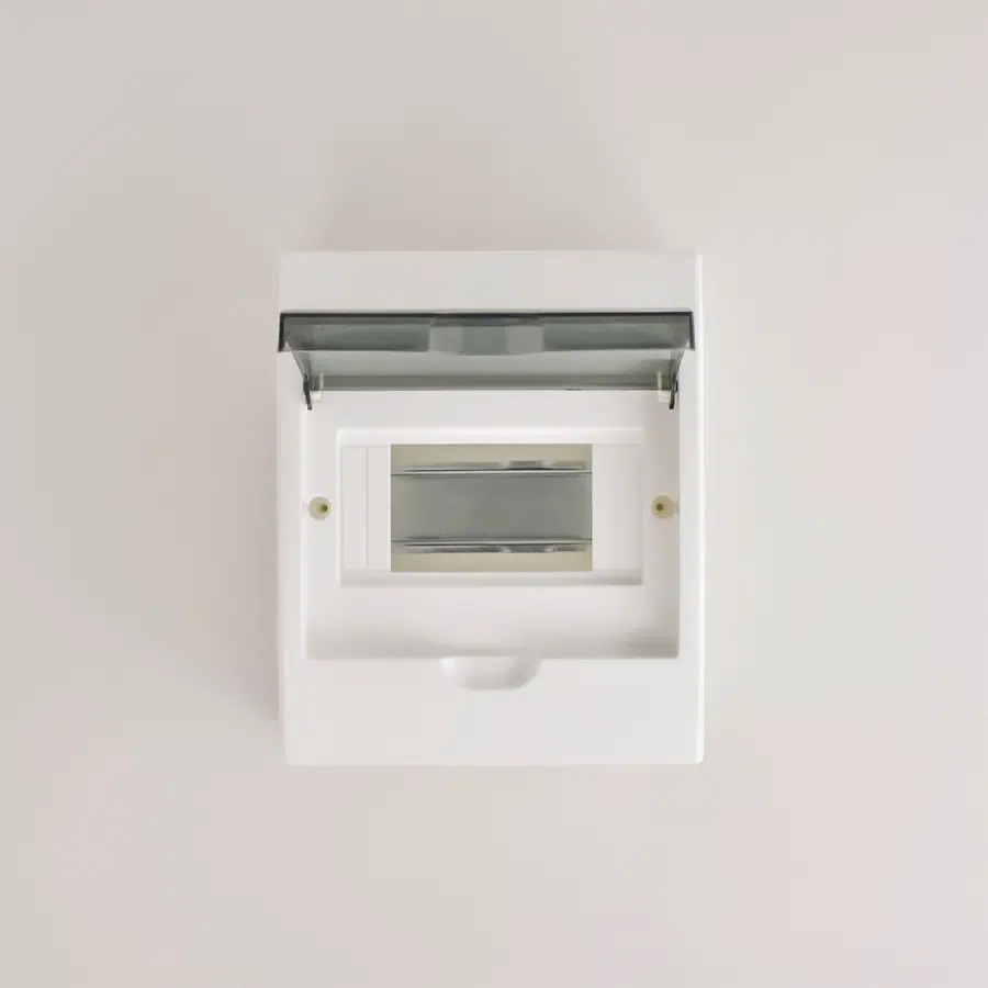 LUXRAY Бокс с прозрачной крышкой ЩРН-П-6 для наружной установки 6-и модульных устройств LEZARD 731-2000-006 - Вид №1