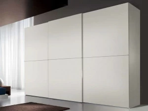 Composit Шкаф-купе из лакированного дерева с раздвижными дверцами