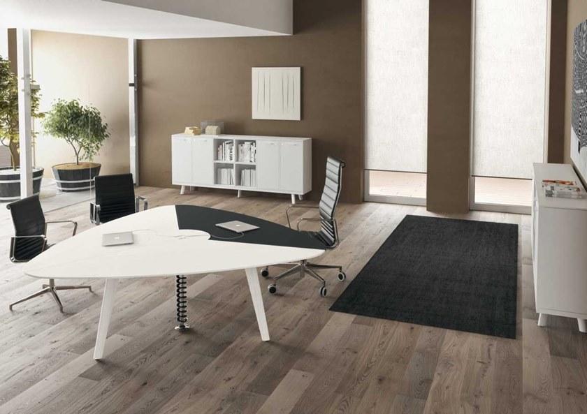 Bralco Стол для совещаний треугольной формы из экокожи Rail sun-id-1456987 - Вид №1