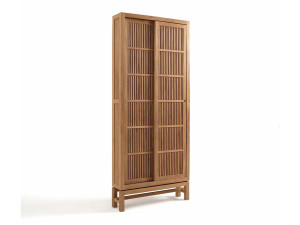 Секционный шкаф из массива дерева с раздвижными дверями