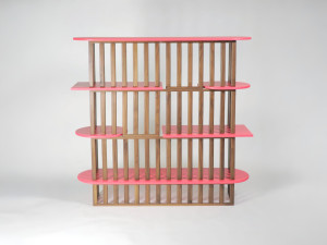 Книжный шкаф из массива дерева с четырьмя полками