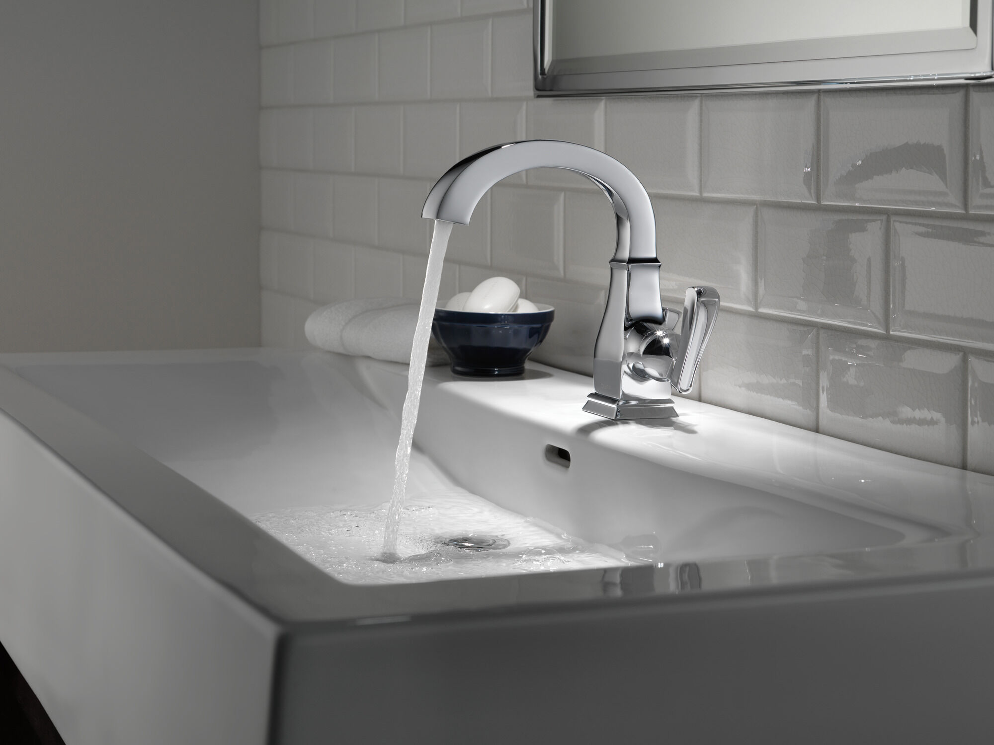 15718LF-BL Смеситель для ванной с одной ручкой Delta Faucet Lakewood Матовый черный - Вид №4