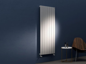 Вертикальный полотенцесушитель с горячей водой