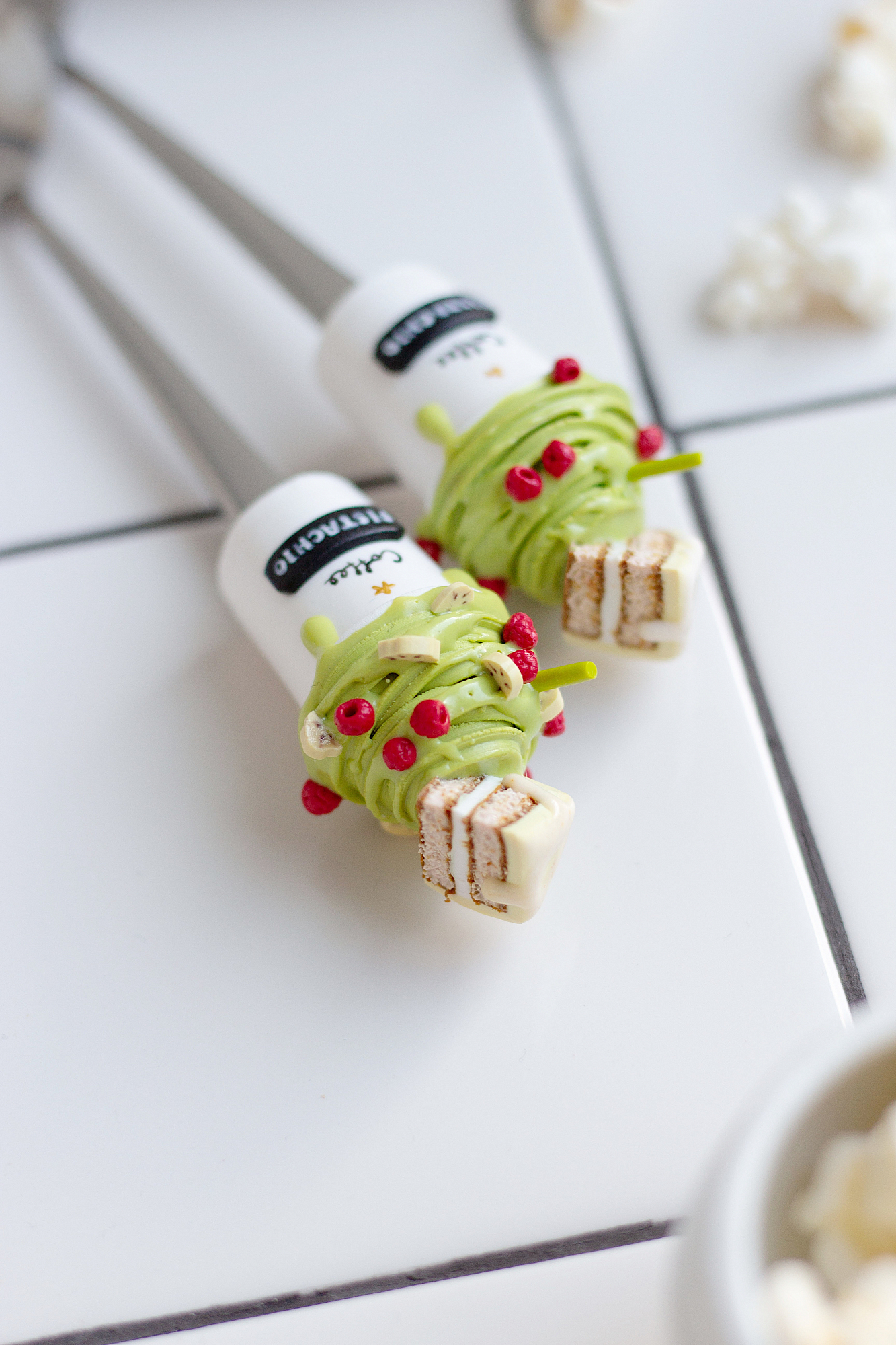 Чайная ложка с кофейным стаканчиком "Фисташковый торт" JULS SMALL BAKERY  335369 Белый Santreyd  - Вид №3