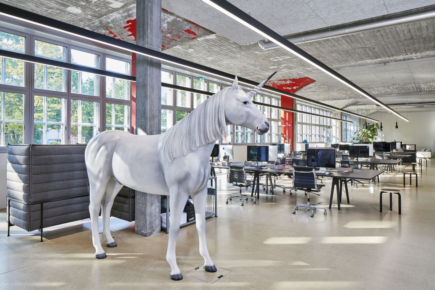 Кожаный поворотный операционный офисный стул с подлокотниками VITRA Eames Aluminium Group ARCH-00047211 - Вид №14
