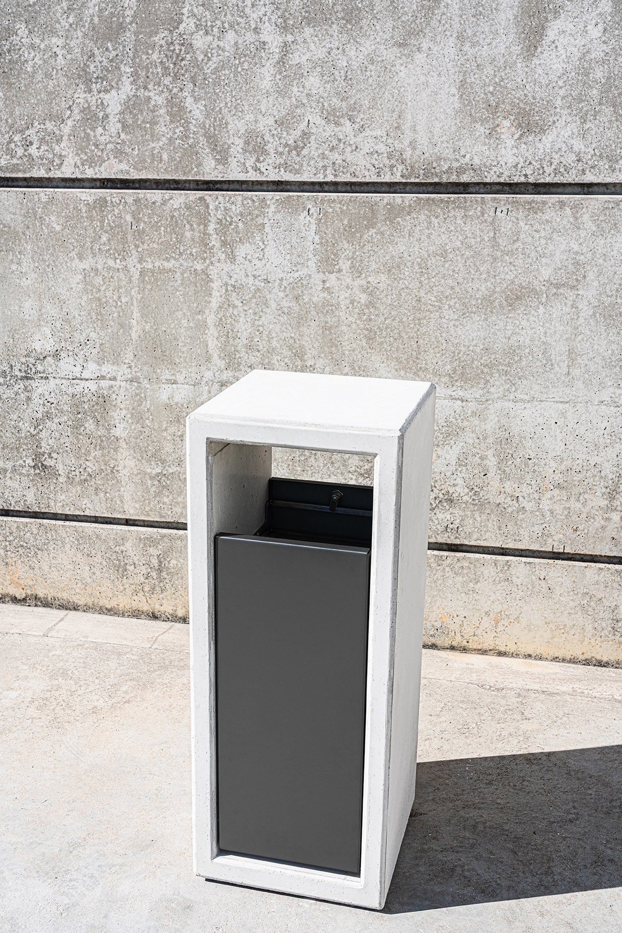 Металлические и бетонные стойки для мусора SIT Outline ARCH-00151419 - Вид №1