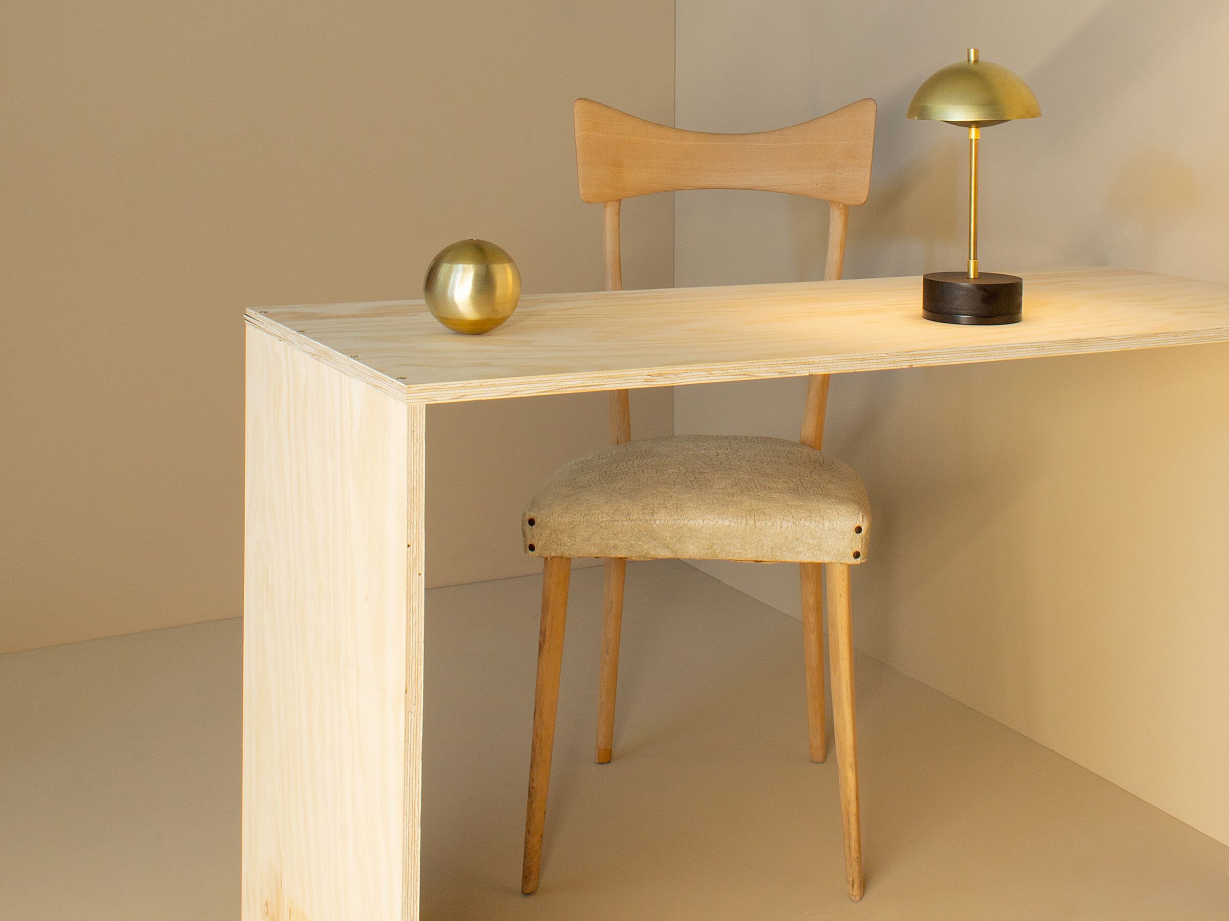 Латунная светодиодная настольная лампа Renzo Serafini CUPOLA ARCH-00035984 - Вид №1