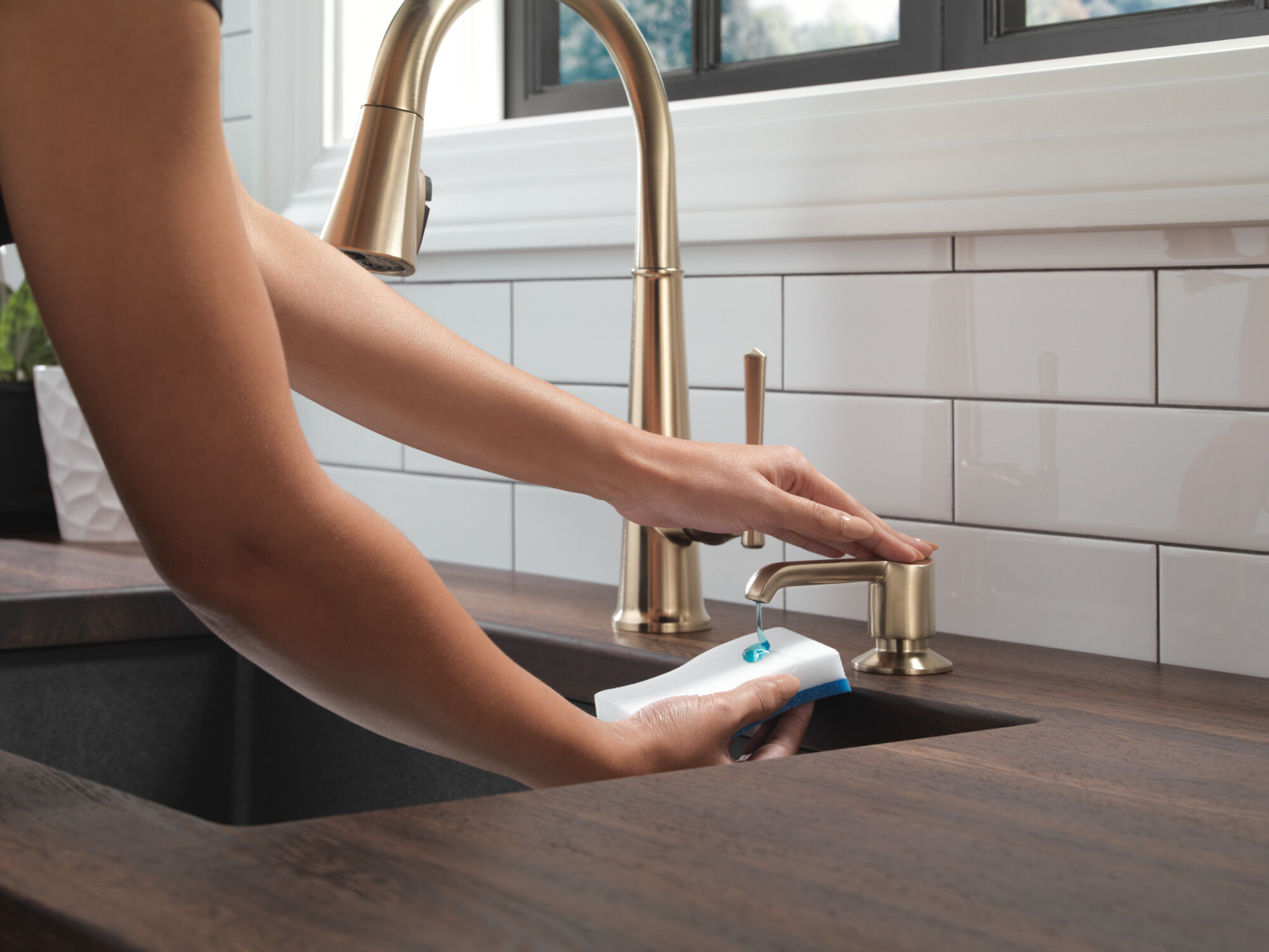 Дозатор мыла из металла Delta Faucet RP101188CZ - Вид №6