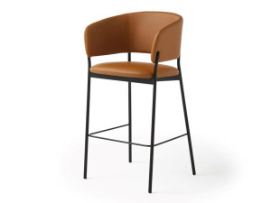 Высокий кожаный стул с подлокотниками