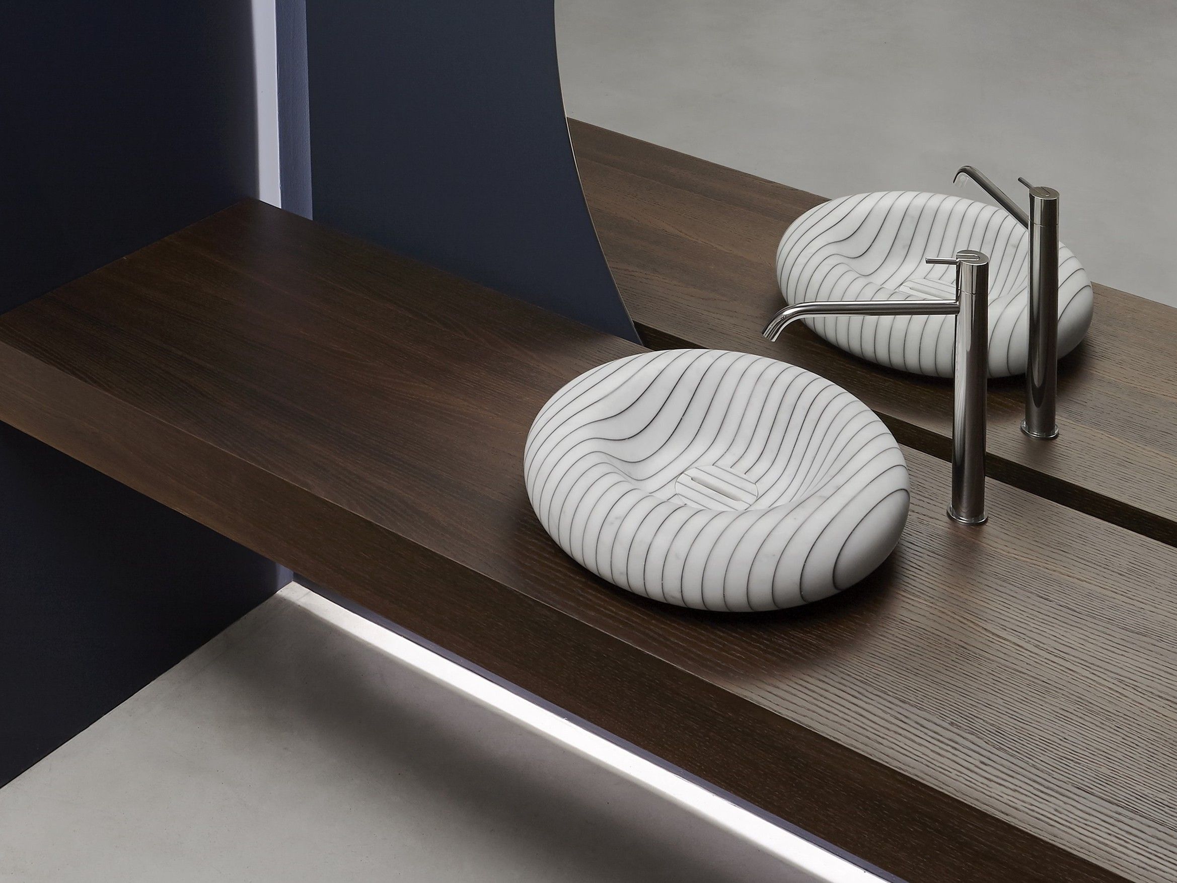 Круглая столешница из каррарского мрамора Antoniolupi Между строк ARCH-00121764 - Вид №1