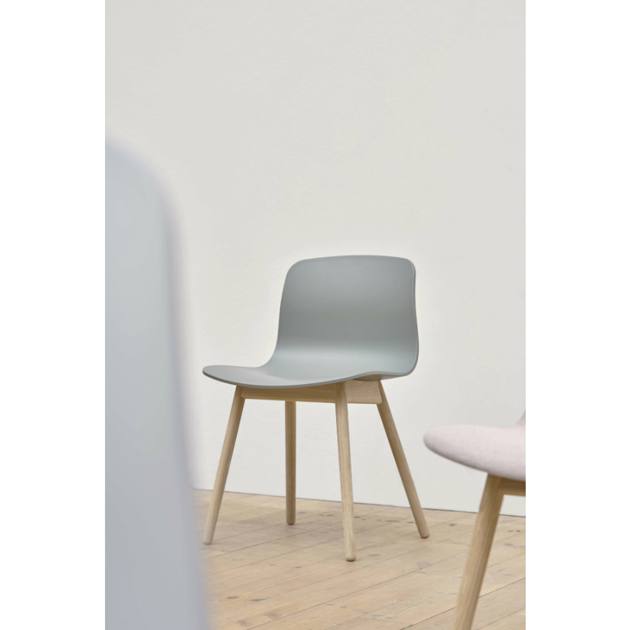 Стул AAC12, кирпичный с ножками из лакированного дуба Hay 932377 - Вид №1